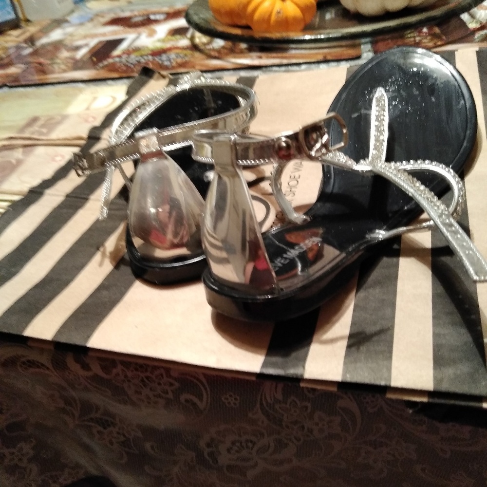 Sandals - Picture 4 of 4